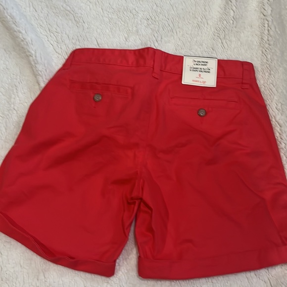 NWT. GAP girlfriend 6 inch shorts new with tags deep red ( see photo) - Picture 3 of 4